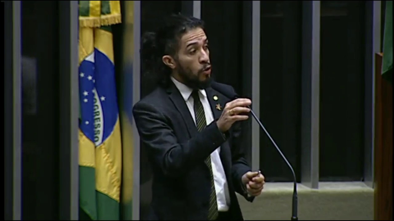Deputado chama Jean Wyllys de 