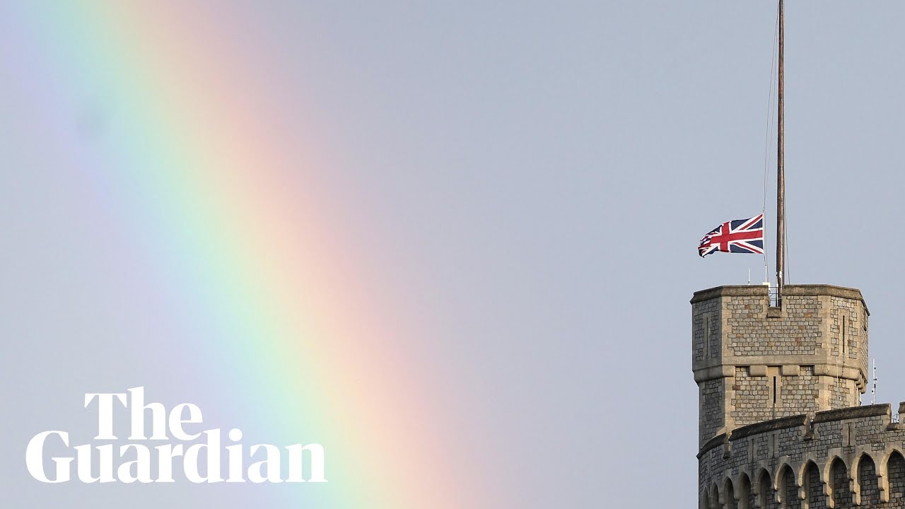 Flag lowered to half-mast at Windsor Castle after Queen Elizabeth II's death