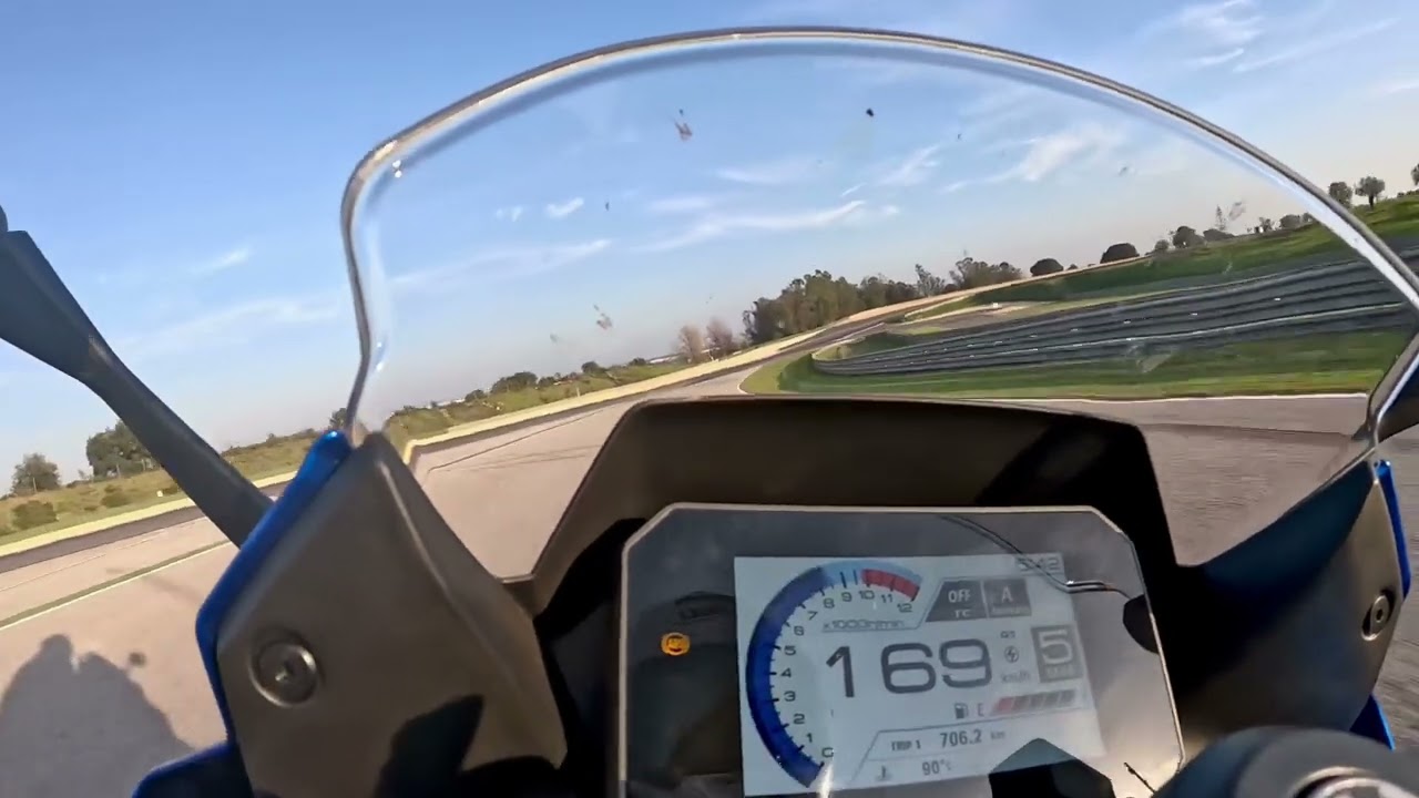 It slides! - Suzuki GSX-8R onboard