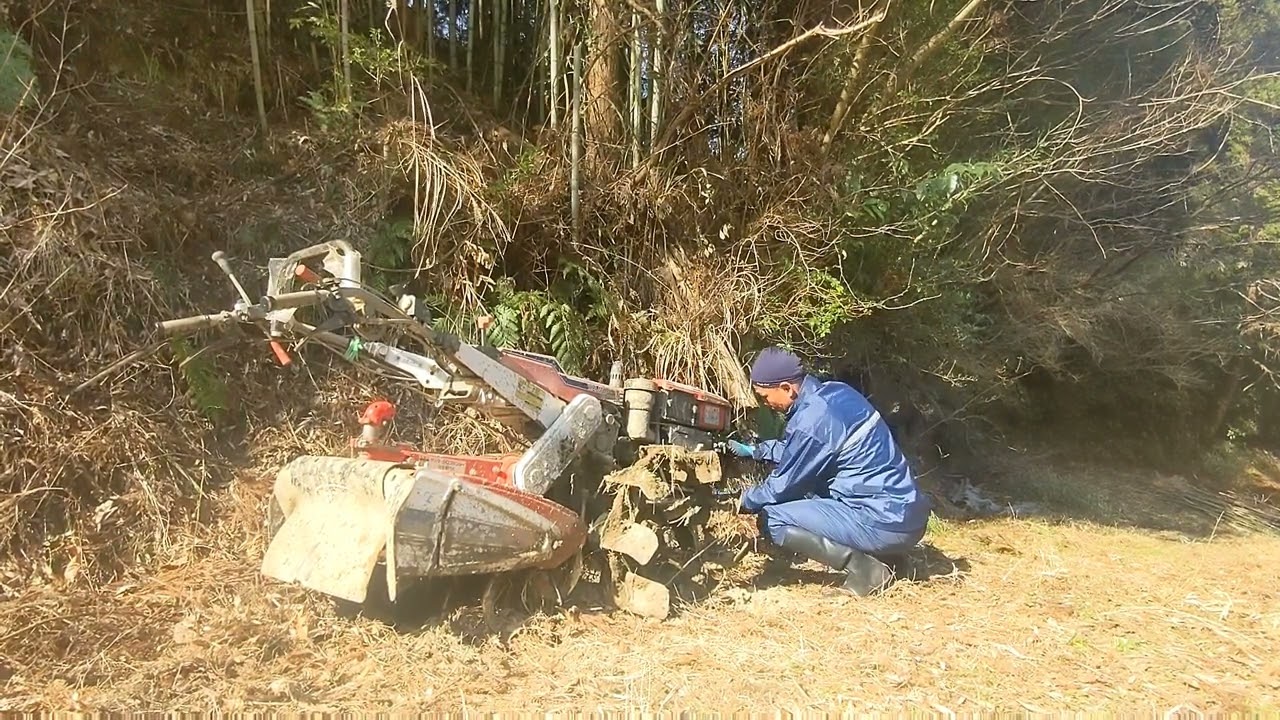 耕運機!田んぼから脱出できるのか!?