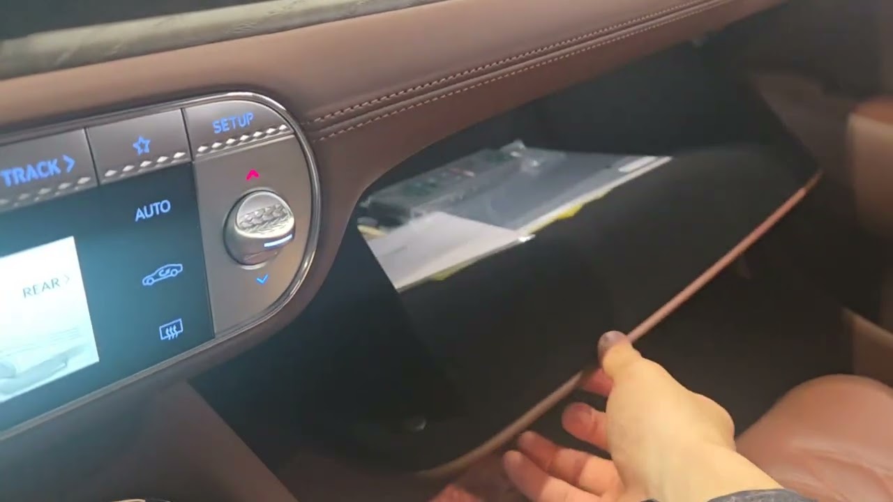 (자동차/전시장) 제네시스 G90 (롱횔베이스 모델) (4WD) 3.5T 가솔린 엔진 2025년11월식 리뷰.