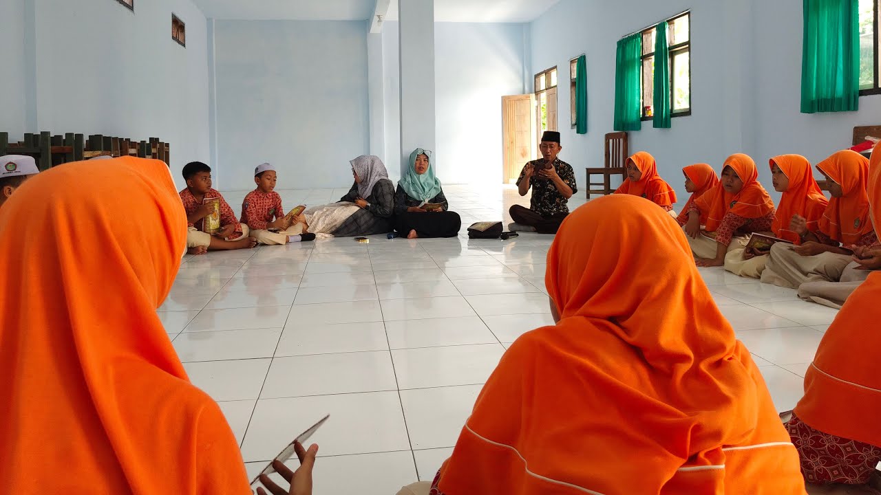 Khotmil Qur'an Peringatan Ruang Kelas Baru MI Habibul Abrori