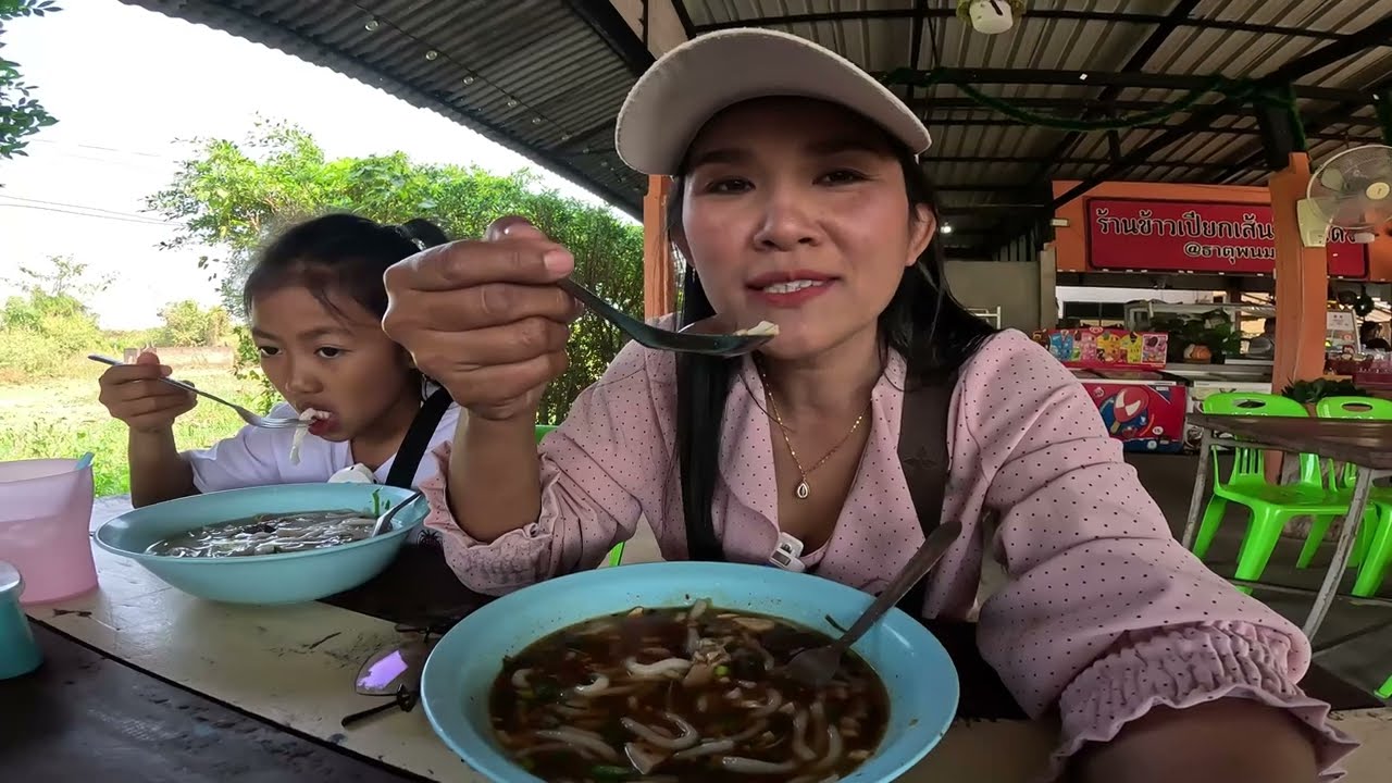 ไปเที่ยวงานนมัสการพระธาตุพนมประจำปี 2568 ด้วยงบไม่เกิน 500 บาท