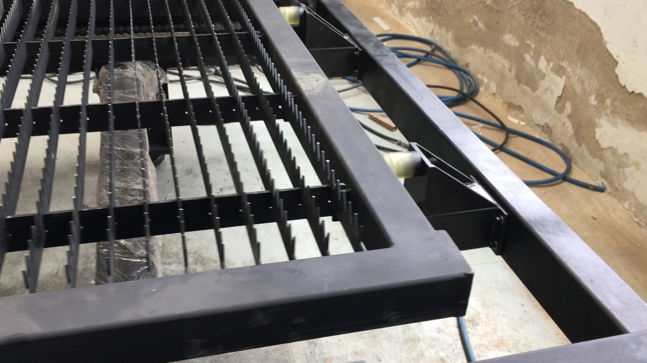 pallet changer with chain climbing