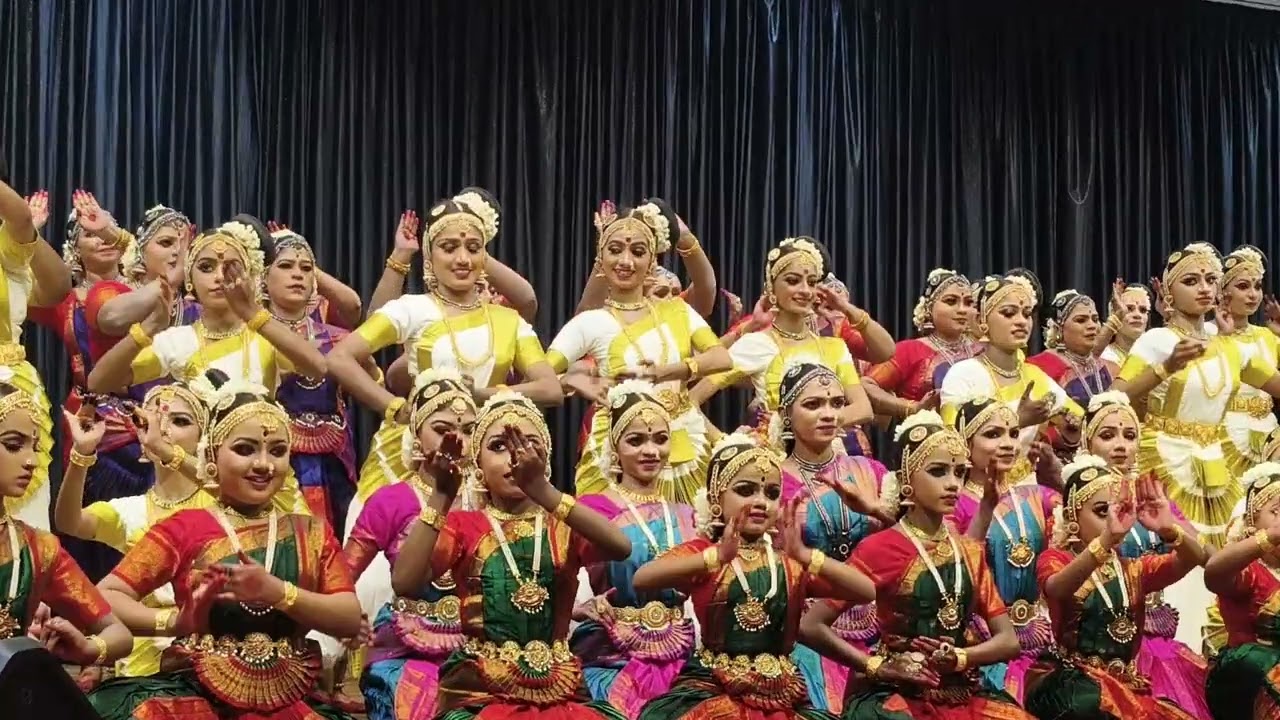 ഗുരുവായൂർ വേദിയിൽ നടന്ന ഒരു മനോഹരമായ നൃത്തം അരങ്ങേറ്റം 