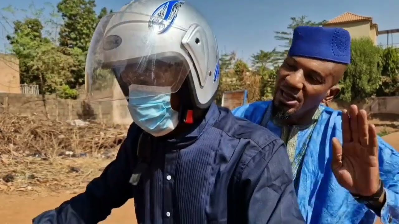 Dassa poupée ni papou ( la moto taxi )