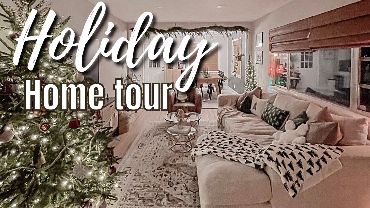 Holiday Home Tour : Cozy 1950s Bungalow : Christmas Decor Ideas