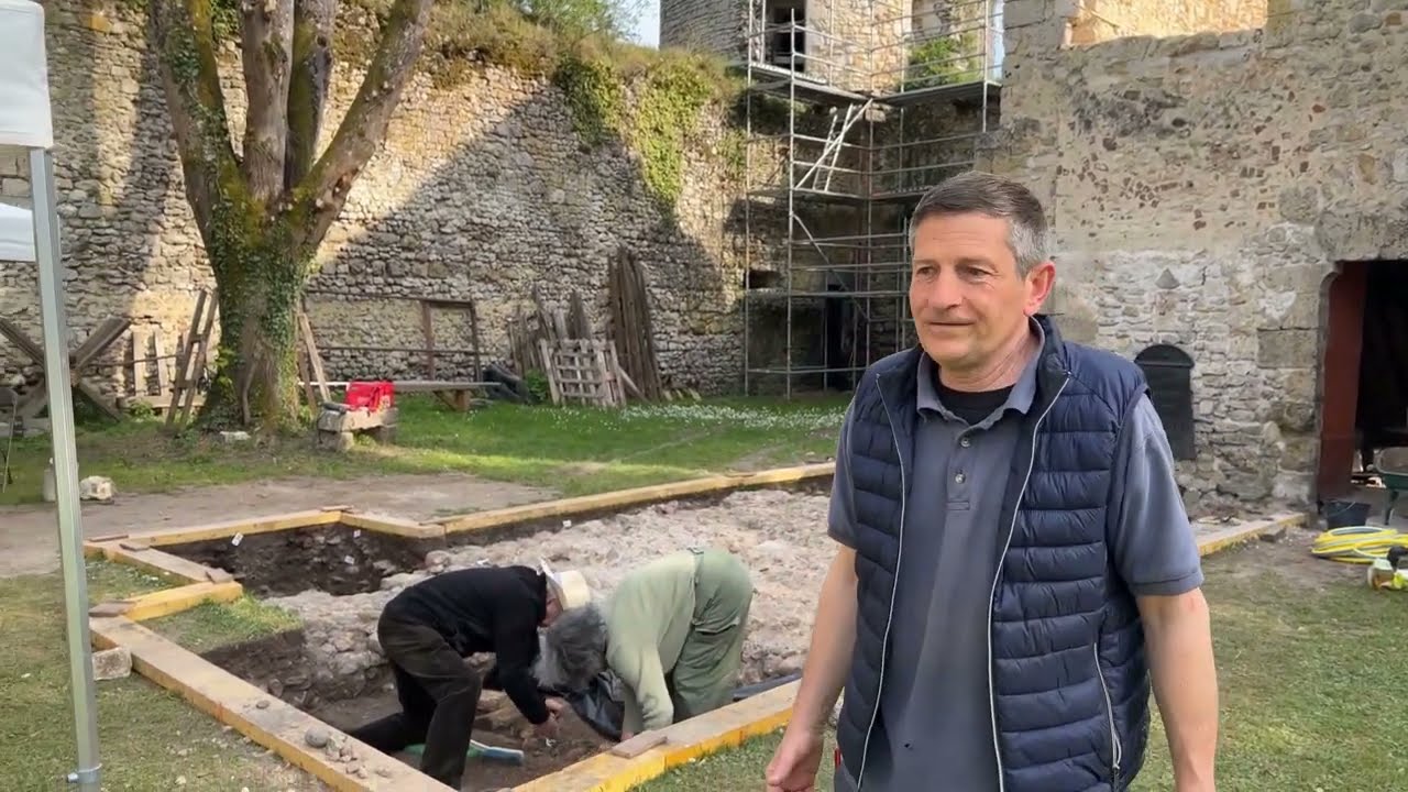 Fouilles arch&eacute;ologiques au ch&acirc;teau de Mez-le-Mar&eacute;chal #1
