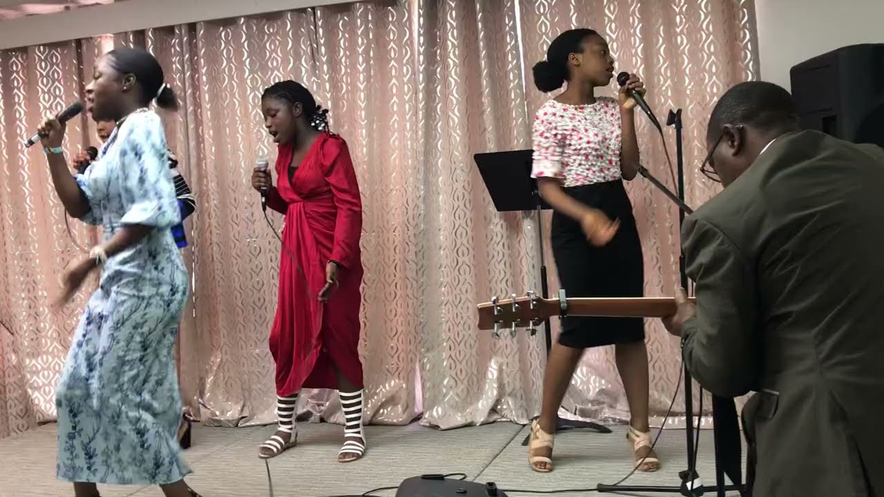 Praise Song : Rabbi ne change pas.