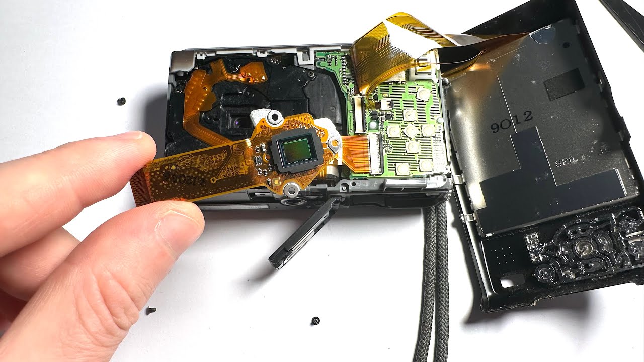Cleaning the CCD sensor of a Panasonic Lumix DMC TZ7