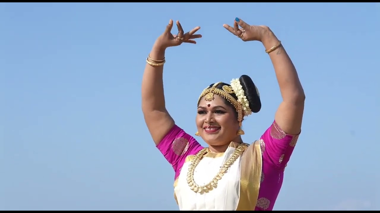 kaathiripoo kanna.... mohiniyattam performance.
