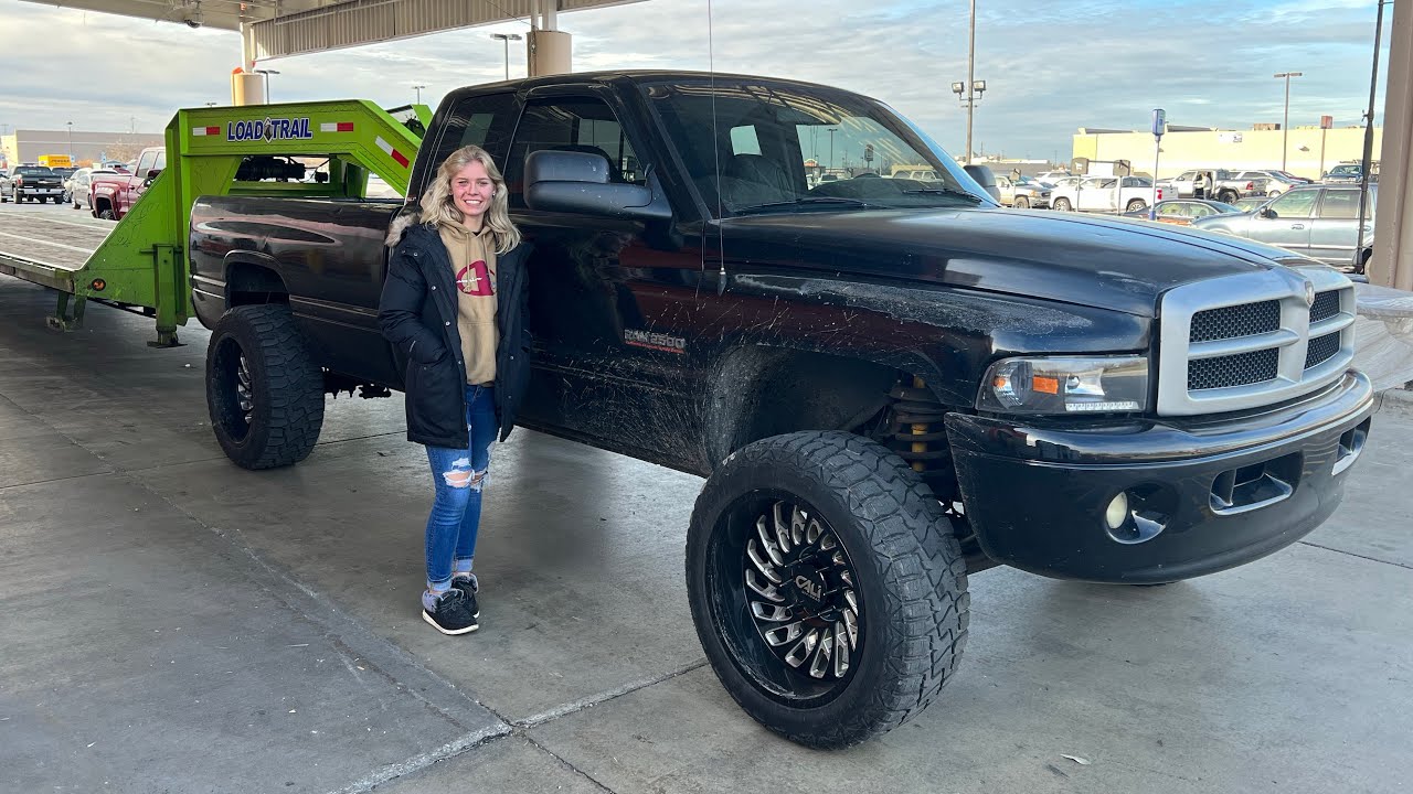 My Ex Girlfriends Truck Finally Drives! | New Wheels On My New Truck!