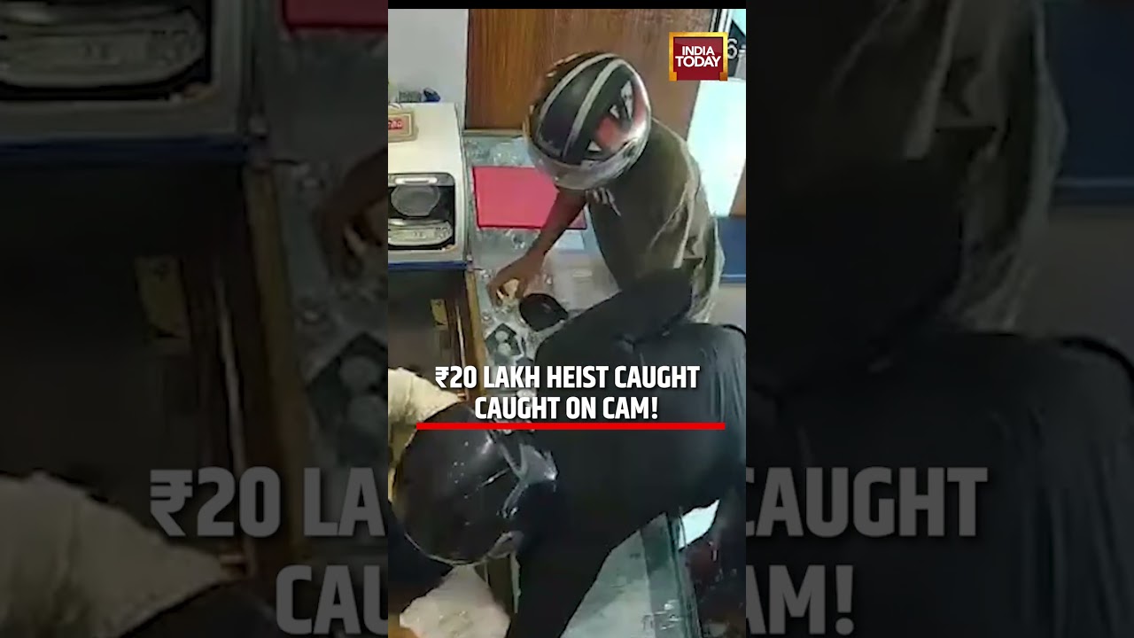 CAUGHT ON CAM: ₹20 Lakh Robbery Caught on CCTV at Jewelry Shop, Swift Heist Recorded #viral #shorts
