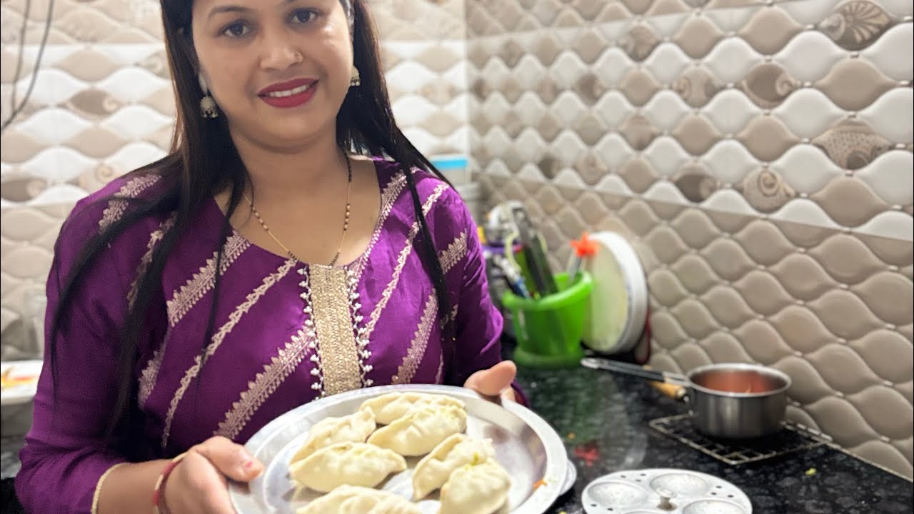 घर पर बनाये  मोमोस साथ में तीखी टमाटर की चटनी😋|sunday के दिन काम के थकावट से थोड़ा कुछ स्पेशल #vlog 