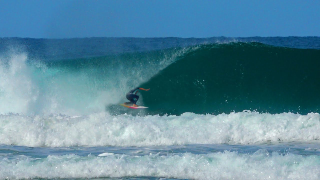 SCORING PERFECT AUSTRALIAN BEACHBREAK PUMPING BARRELS WITH OZZIE, JALEESA AND FITZY.