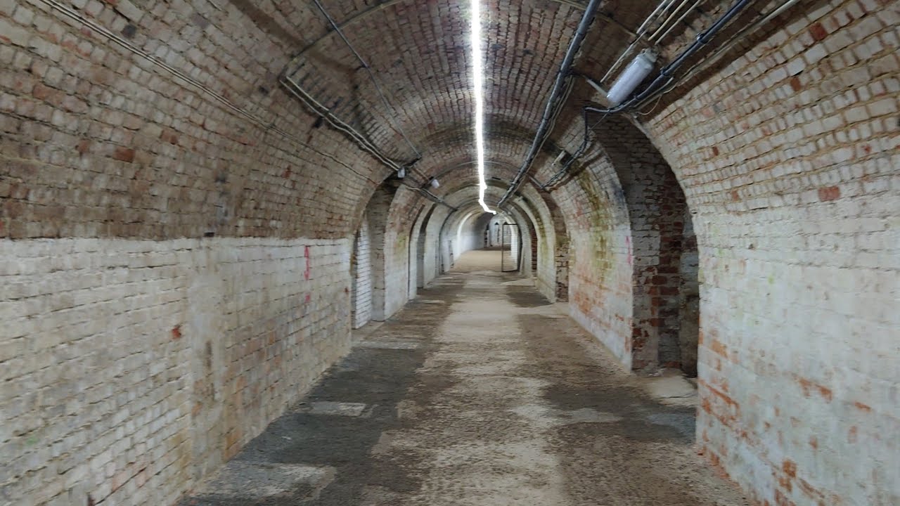 Lost Places Linz 21: Luftschutzstollen Limonikeller