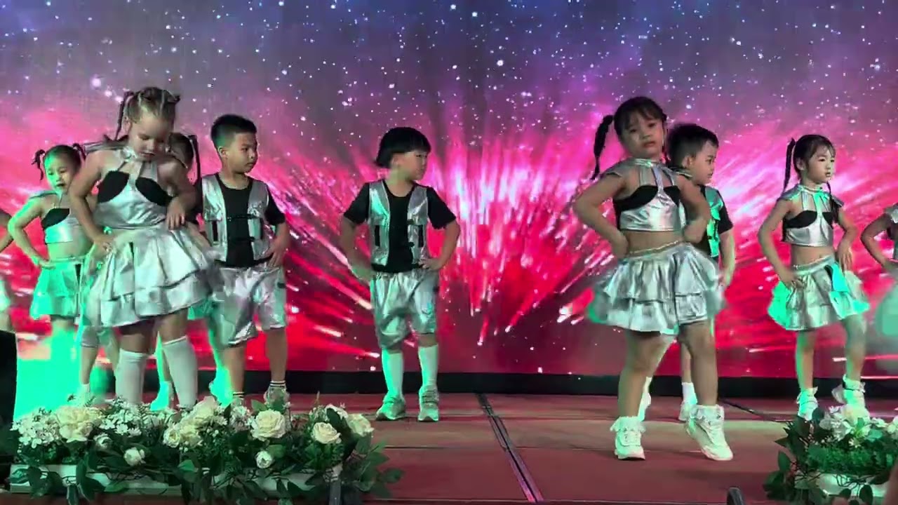 Bé Lavie nhảy Zumba chào mừng 20/11/2024