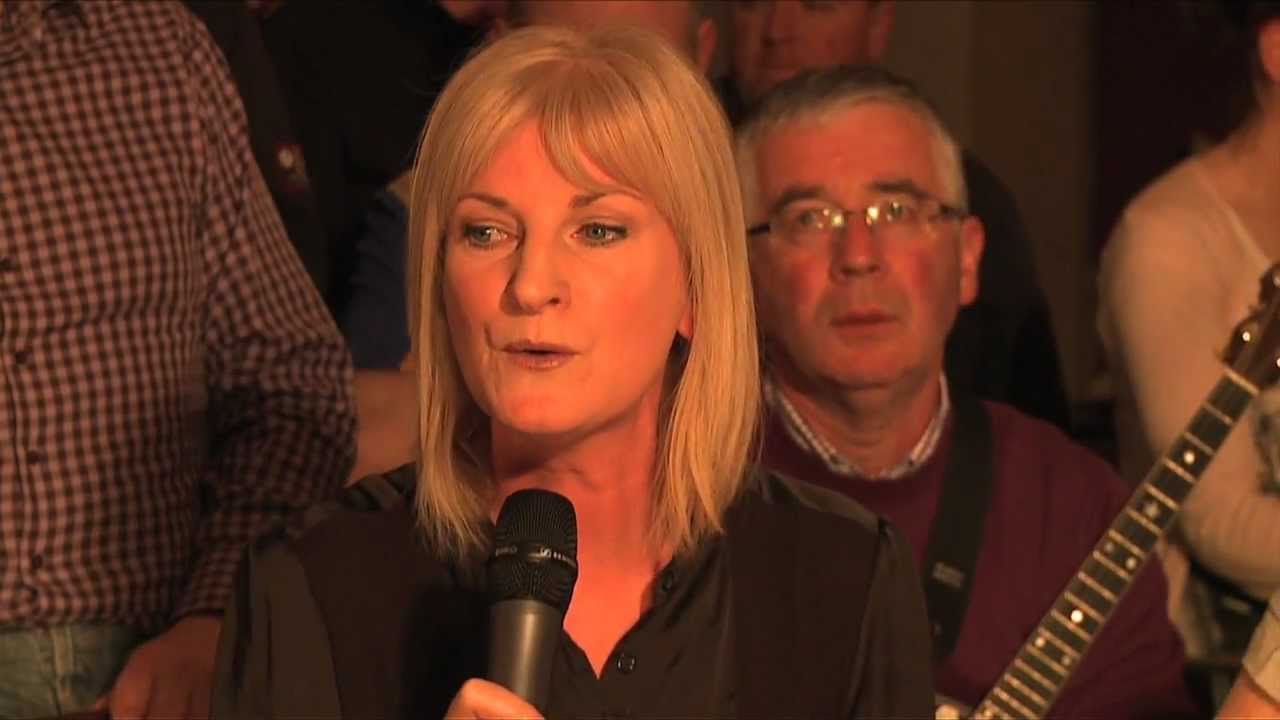 LiveTrad.com Traditional Irish Music - Eleanor Shanley sings 'Hard Times'