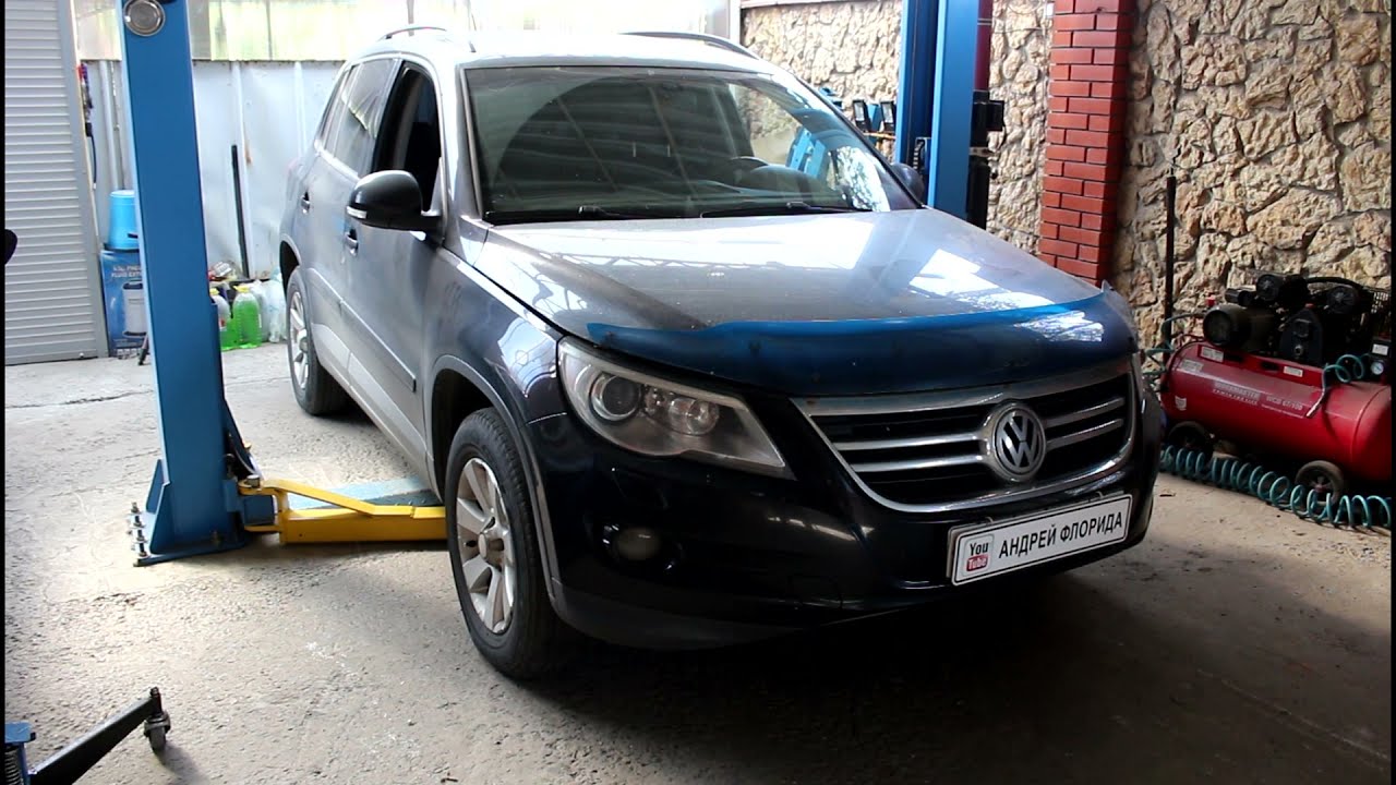 Замена лампы в фаре ксенон на Volkswagen Tiguan 2,0 Фольксваген Тигуан 2009 год #авторемонт