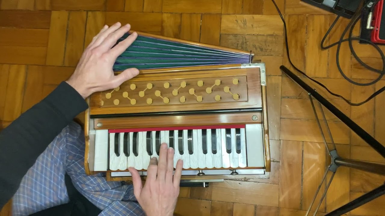 Video demonstrativo deste incr&iacute;vel Harm&ocirc;nio (Harmonium), pequeno e leve que estou vendendo!