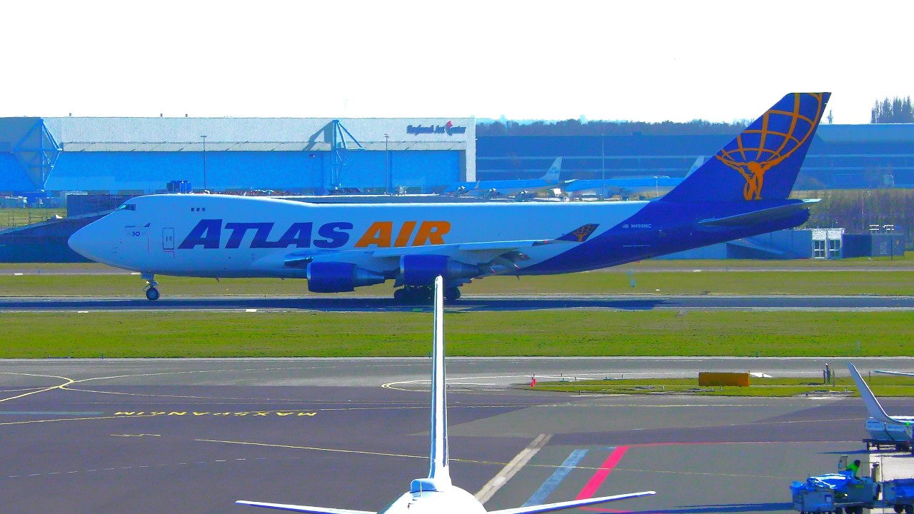 Close Arrivals at Amsterdam Schipol - from the Panorama Viewing Terrace | 14/02/26