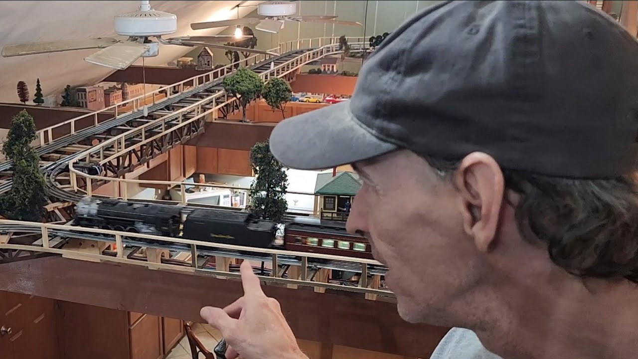 More info about the Lodge Layout from Mike & Mark (the creators). Train Run including Hi-Speed Ride!