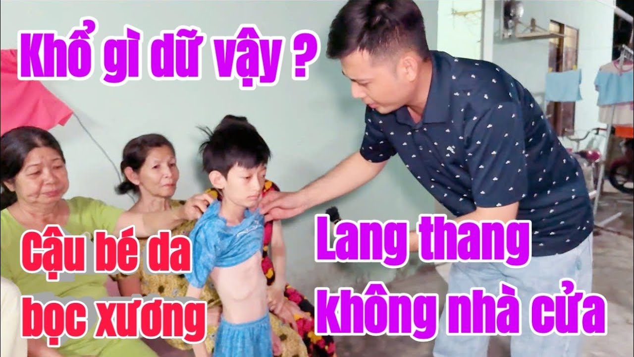 Đau lòng khi  CẬU BÉ CÒI XƯƠNG cùng gia đình lang thang không nhà cửa