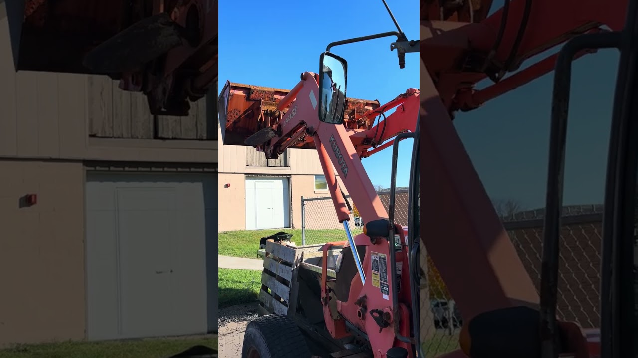 2007 Kubota 7040HDC Closed Cab Tractor