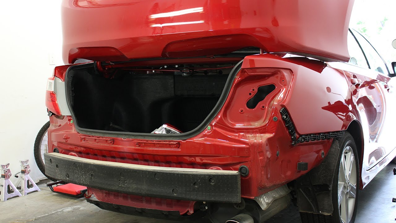 Снятие накладки заднего бампера Toyota Camry (2012–2014) | Замена