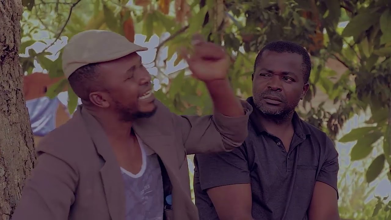 Voil&agrave; donc Haricot qu'on vient attraper parce qu'il a d&eacute;tourn&eacute; l'argent d'un bapt&ecirc;me. C'est grave