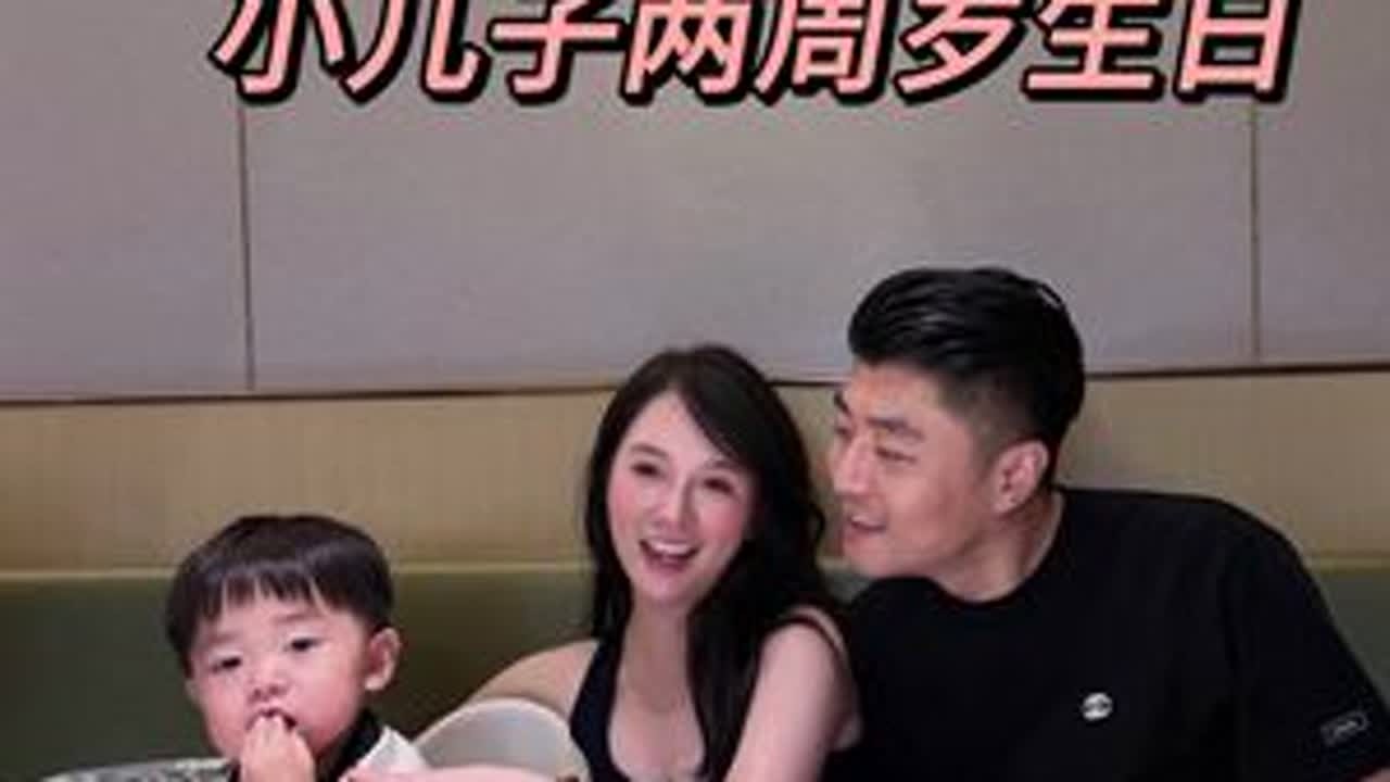 蛋蛋看着很大，其实才过两周岁生日，收到了很多小汽车，开心啦#亲子日常 #vlog日常 #过生日 #亲子陪伴 #亲子互动