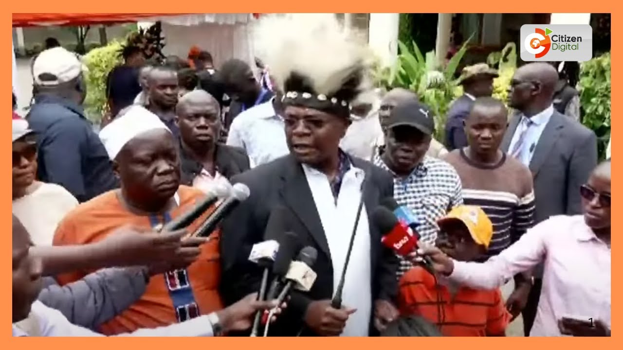 Governor Paul Otuoma pays tribute to Raila at his rural home at the Opoda Farm