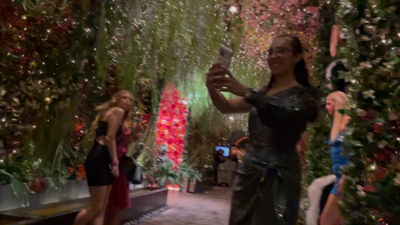 Why CATCH Restaurant in Las Vegas has the most BEAUTIFUL vibe in the World