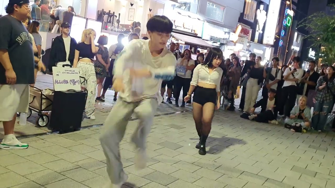 [STREET ARTIST] ALLURE. INTERACTIVE HONGDAE BUSKING. 230914.