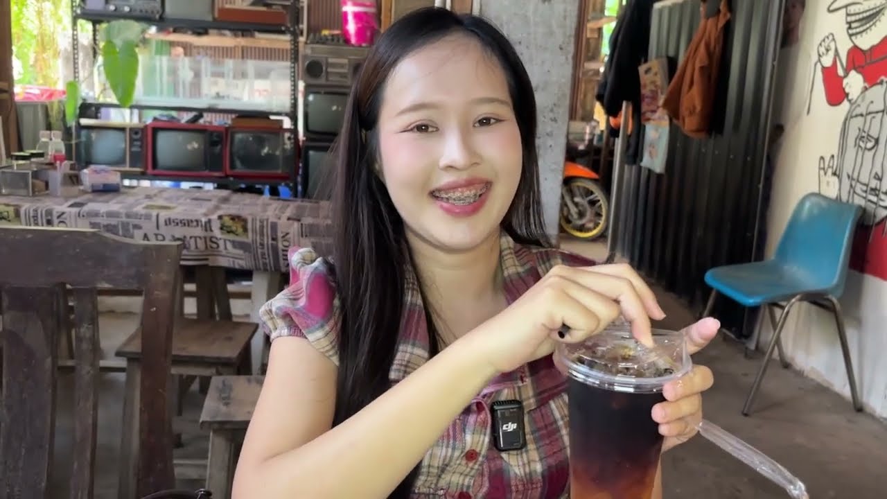 หมูจะกิน EP.8 | พามาบุกข้าวพันผักเจ้าดังที่เปิดมาแล้ว 15 ปี