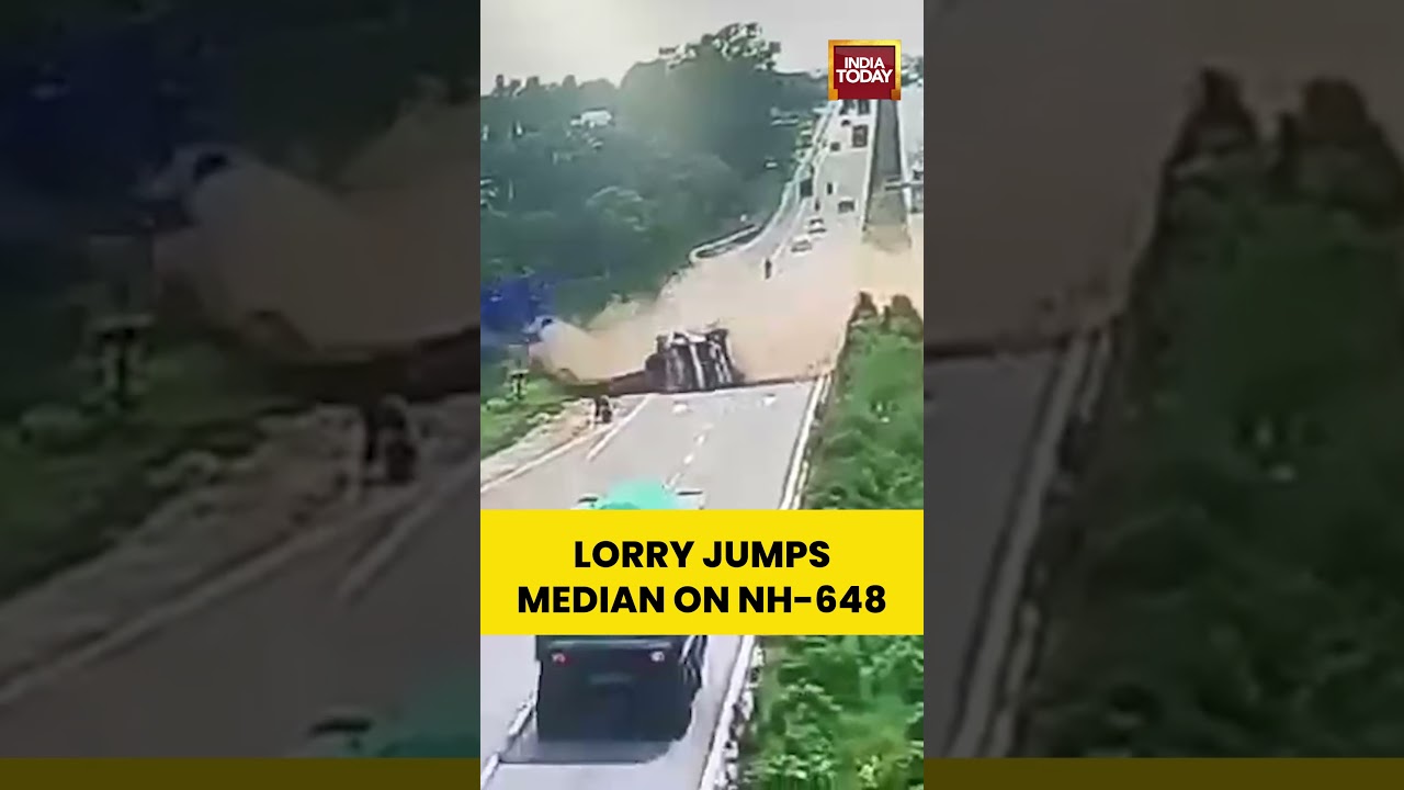 CCTV Footage Goes Viral: Shocking Highway Crash Near Bengaluru | Multiple Vehicles Involved #viral