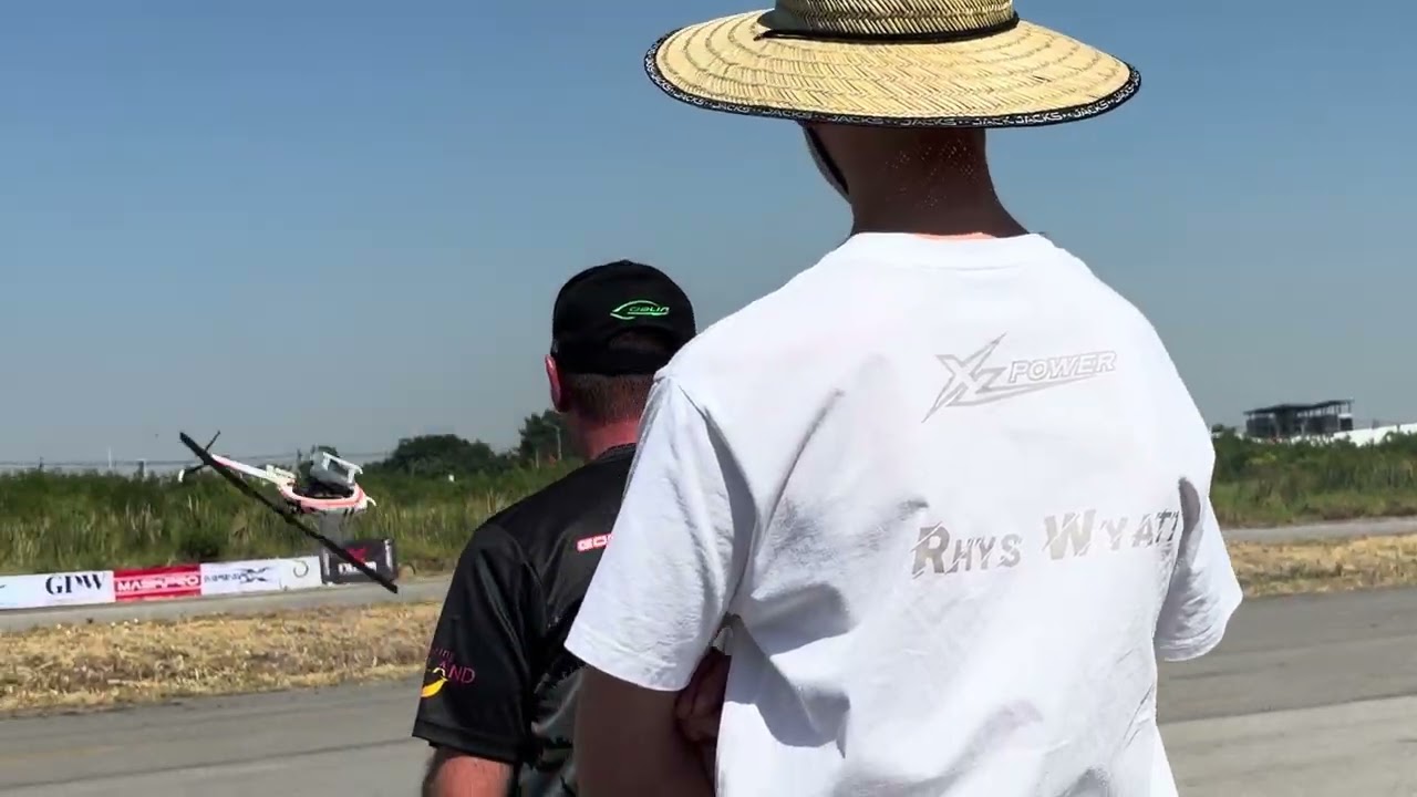 Nick Maxwell performed a demo flight at the Thailand Heli Blowout 2025 with IL GOBLIN PIUMA NITRO