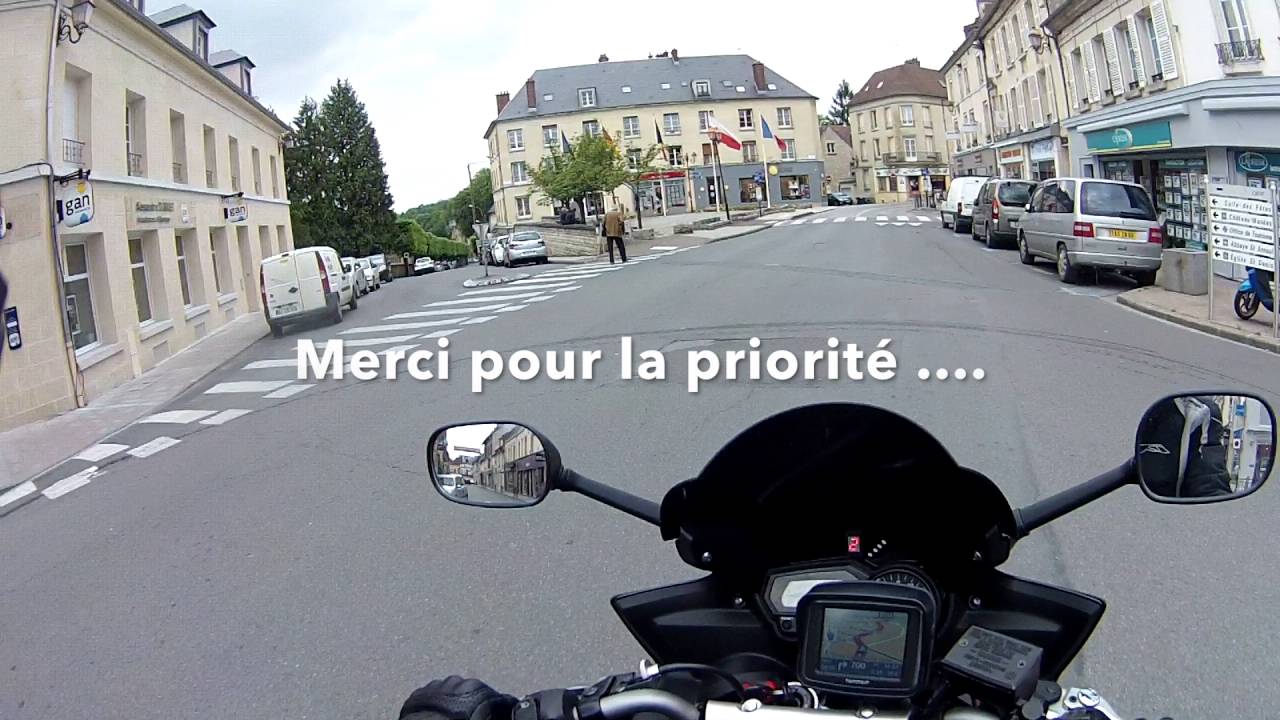 YAMAHA FZ6 Balade moto dans l'Oise.