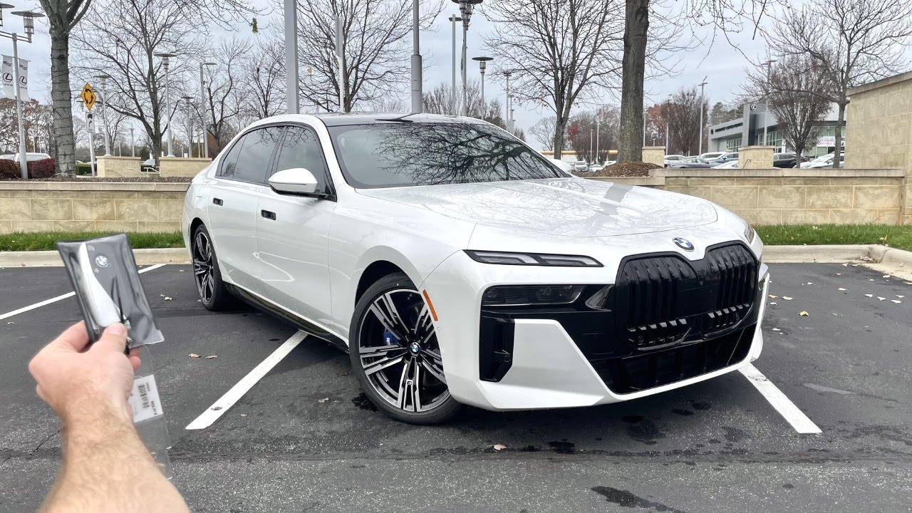 2023 BMW 760i xDrive: Start Up, Exhaust, Test Drive, POV and Review