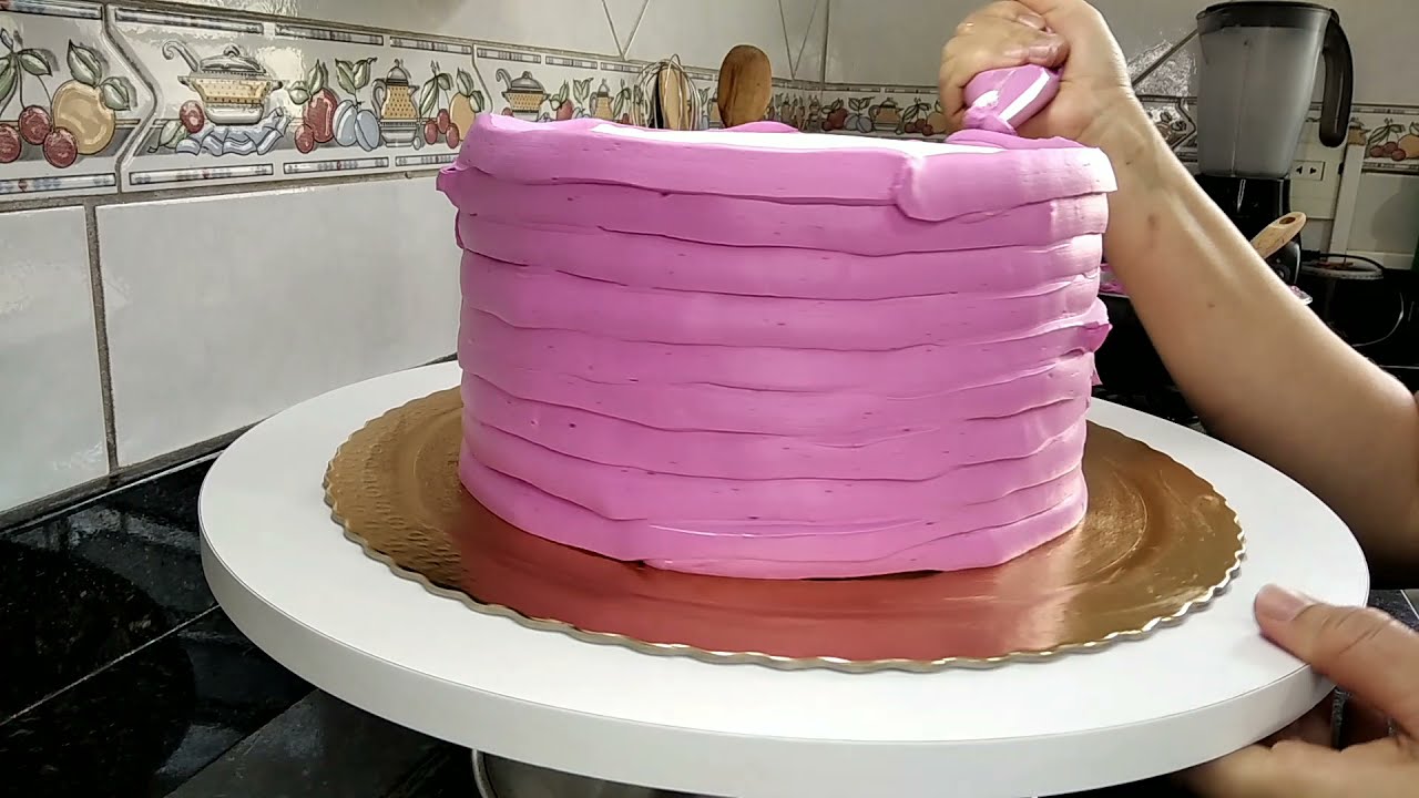 Bolo Masha e o Urso, uma decoração simples e muito fácil de fazer.