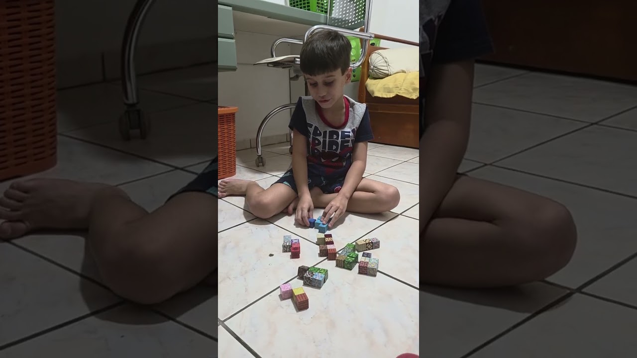 Brincando com blocos magnéticos do Minecraft com o Dudu!