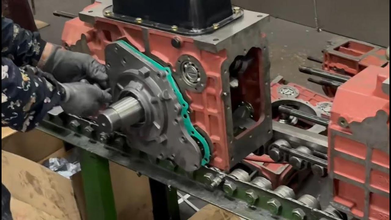 Single-cylinder diesel engine production video