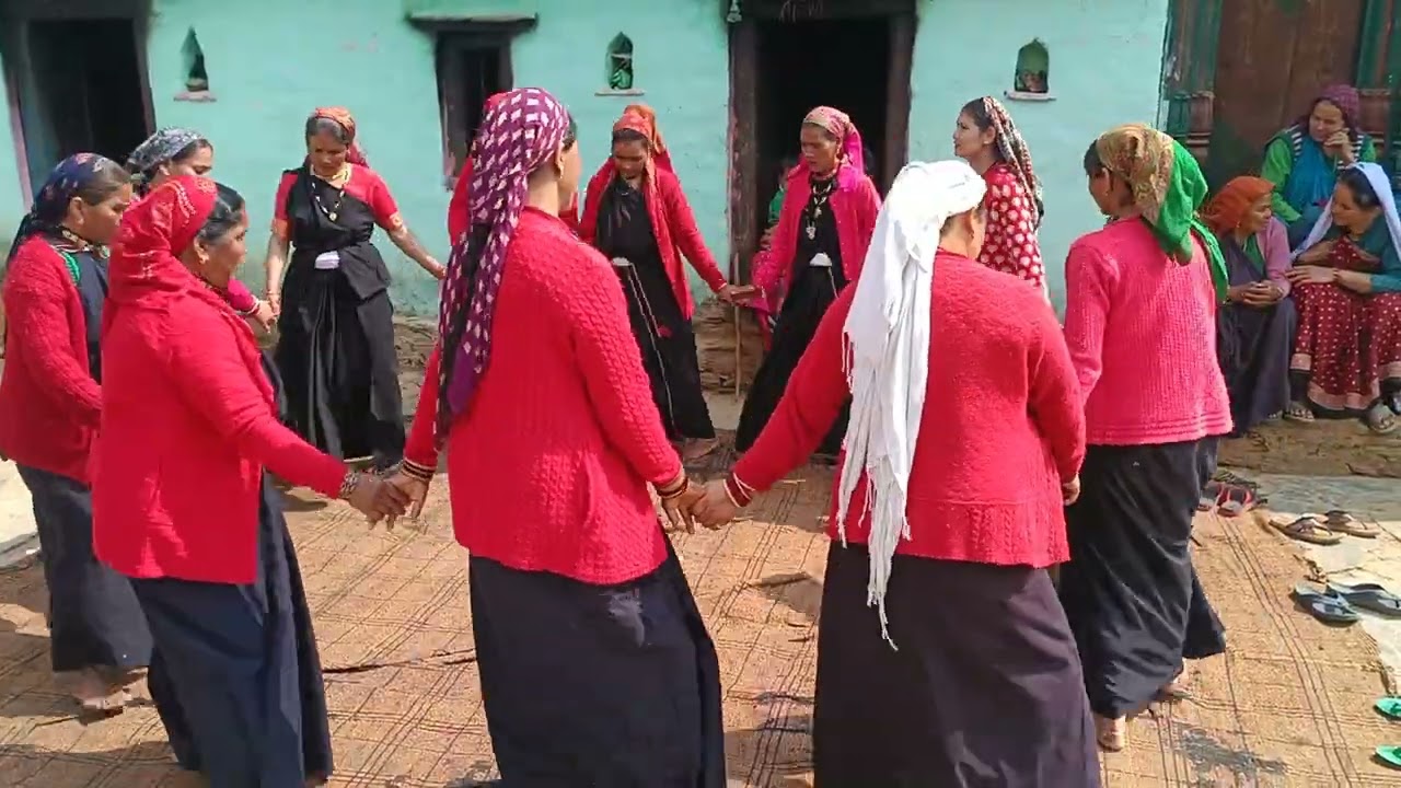 कुछ इस तरह से हमने महिला दिवस अपने गांव में मनाया 🥰 चांचरी लगाकर#pahadilifestyle #pahadiculture ###