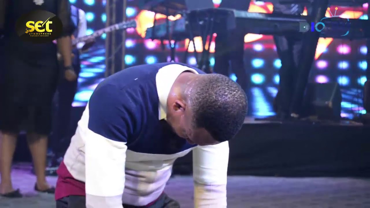 Wisdom K ministering Bari O Bari O at Set The Atmosphere 2019 