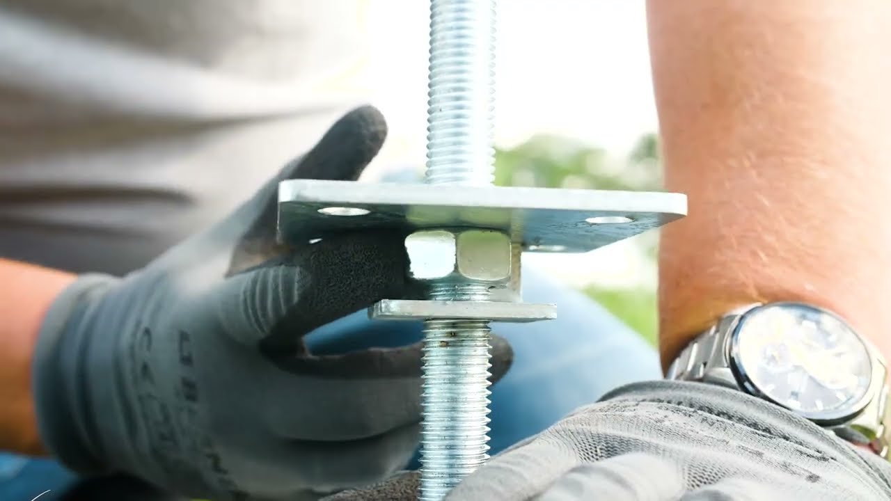 Montage stelplaten op schroeffundering  WWW.SCHROEFFUNDERINGSHOP.NL