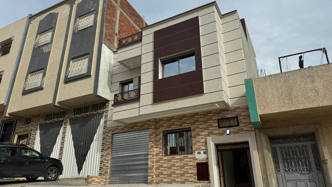 منزل مستقل🏡95 مليون فيه الكراج هادي سكنى حرة في حي موقر بزاف 0776548815