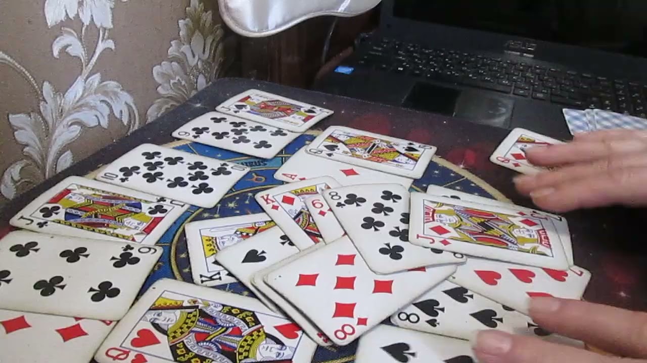 Крестовый король и Бубновая дама! Что между ними происходит?