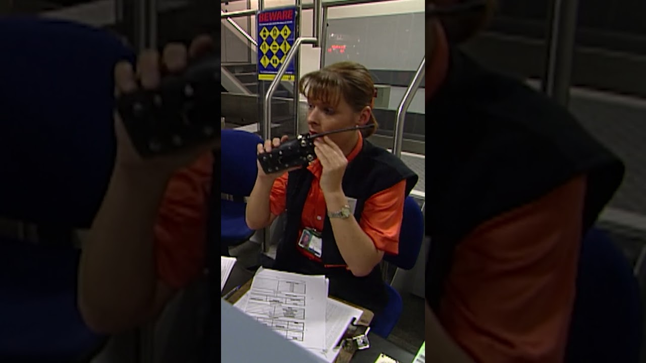 easyJet Staff Confronted by Furious Late Passenger #airline #shorts