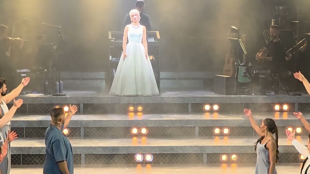 Evita, London Palladium, Curtain call