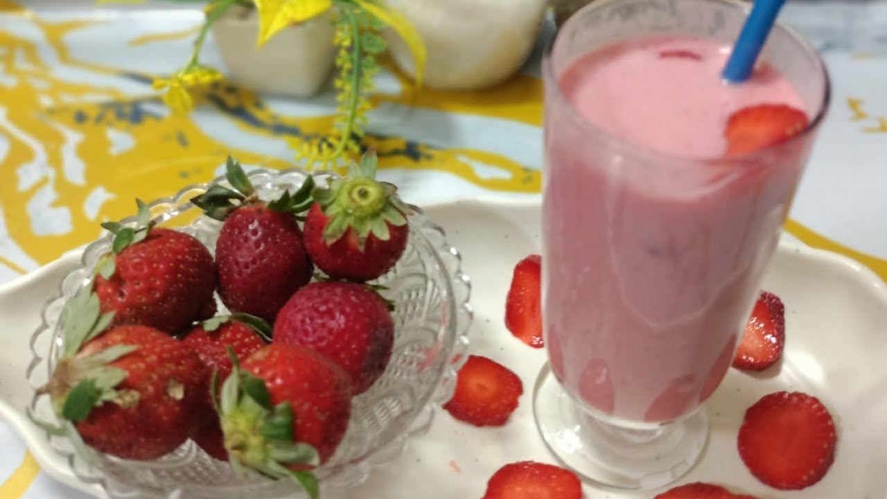 Strawberry 🍓🍒 milkshake #fruit #healthydrink #fruitjuice #fruitvlog